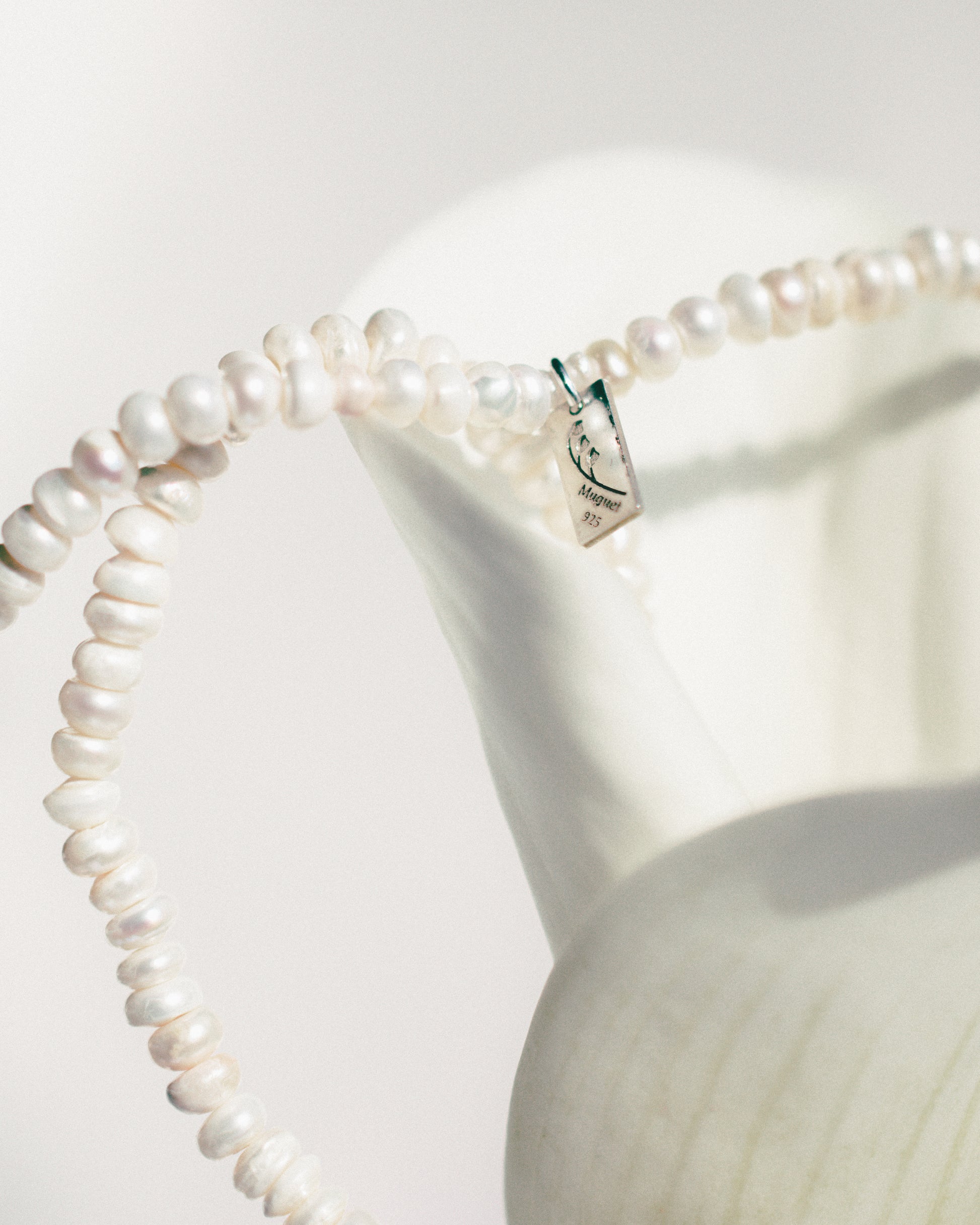 Rue du Muguet Maison Muguet White Orb necklace